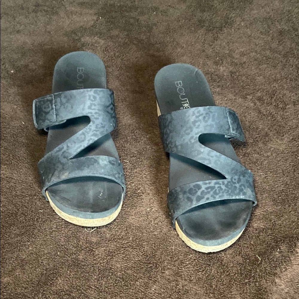 Sandals - Picture 2 of 3